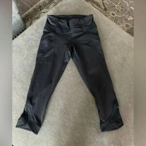 Lululemon cropped leggings size 4
